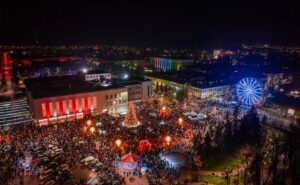 Ar jaudīgu Jaungada ballīti Vienības laukumā ieskandinās Daugavpils 750. jubilejas gadu